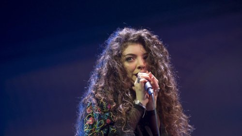 Lorde releases Talking Heads cover