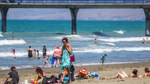 Warm spell across Aotearoa to linger in the north, as rain arrives in the south