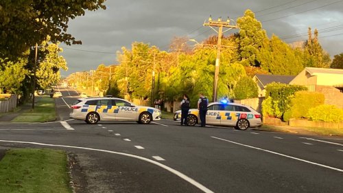 The sound of shots ring out in Stratford Taranaki as overnight pursuit continues