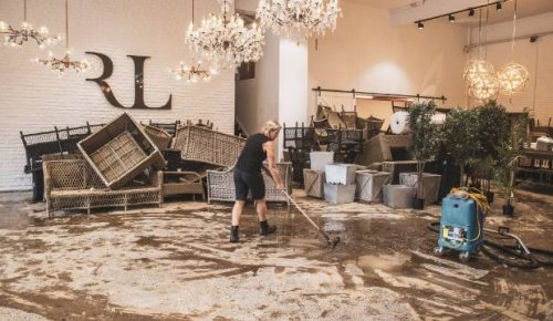 Failure to close roads made flood damage much worse, Auckland shop owner says