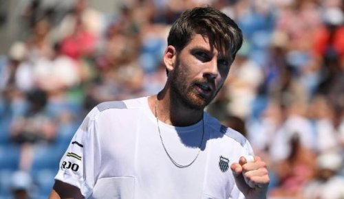 Australian Open: Cameron Norrie overcomes wrist injury to score straight sets, first round, win