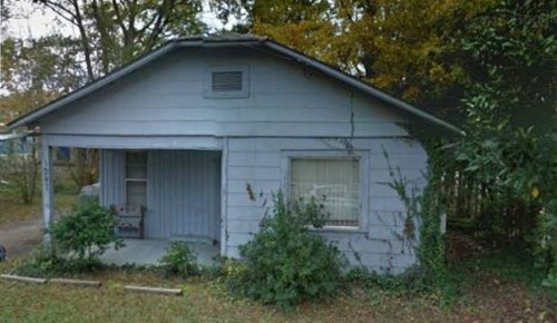 Abandoned childhood home of Elvis Presley heading to auction, in pieces