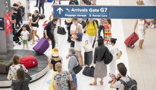Travel etiquette: How not to be a jerk at airport baggage claim