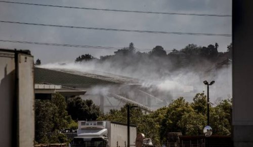 Fire crews tackle blaze at warehouse in Auckland's Mt Wellington