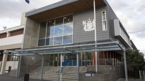 Teen who flees police, drives on wheel rim, narrowly avoids jail
