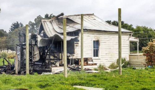 Man pleads guilty to burning down his Sanson home