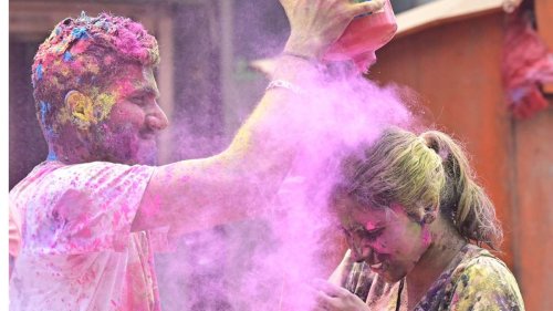 Holi-Fest in Indien und Stuttgart: Frühling, Farbbeutel und Festivals