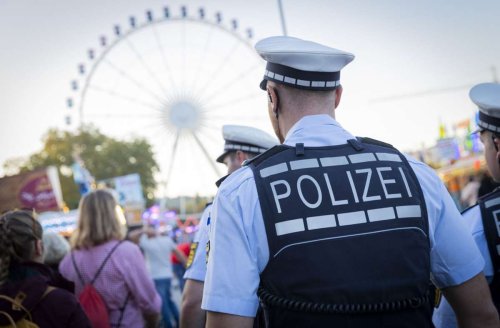 Überfall beim Volksfest: Polizei nimmt zehn Jugendliche fest