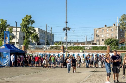 Nach Gastro-Problemen bei den Fantas in Stuttgart: Festivalwirt fordert für den Wasen Bezahlung ohne Bargeld