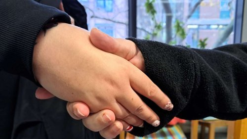 Aktion Weihnachten 2023/24: Sie war ein „Mamakind“, dann kamen sie und ihr Bruder ins Heim
