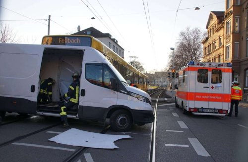 Unfall in Bad Cannstatt: Sprinter kollidiert mit Stadtbahn – ein Verletzter