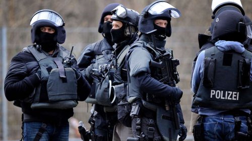 Überfall auf Kreissparkasse in Winnenden: SEK-Einsatz im Schelmenholz: Bankräuber gefasst?