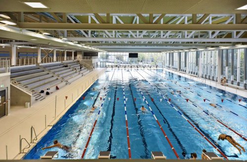 Sportbad im Stuttgarter Neckarpark eröffnet: Schwimmen mit Aussicht