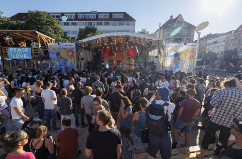 Marienplatzfest in Stuttgart: Unbeschwert feiern bei schönster Sonne