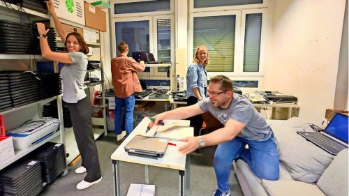 Ehrenamt in Stuttgart: Mehr als 1000 Laptops fit gemacht und verschenkt