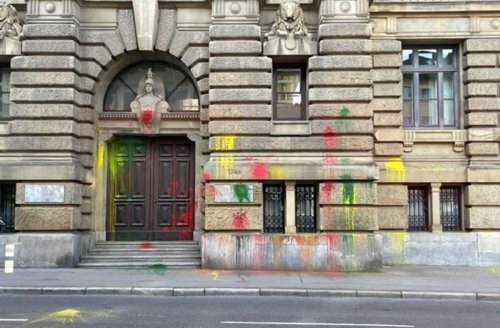 Allianz in Stuttgart: Farb-Attacke hinterlässt weiterhin Spuren