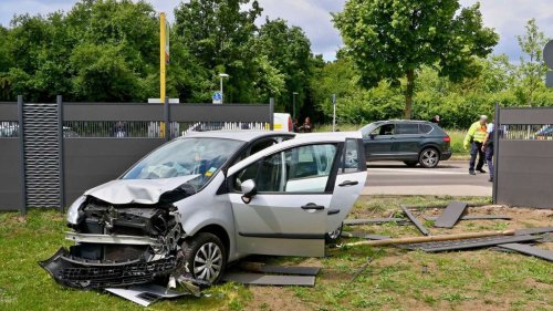 Stuttgart-Hausen: Nach schwerem Unfall im Garten gelandet – fünf Verletzte