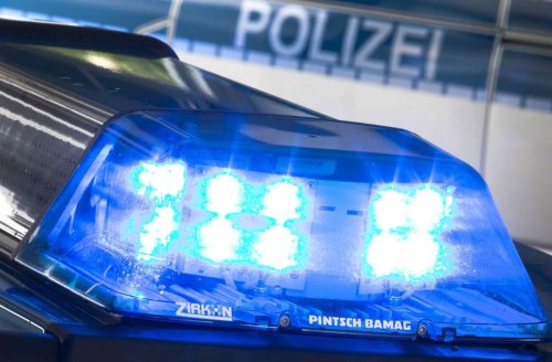 Überfall auf Großmarkt in Stuttgart: Mitarbeiterin ausgeraubt – Polizei fahndet mit Fotos nach Tätern
