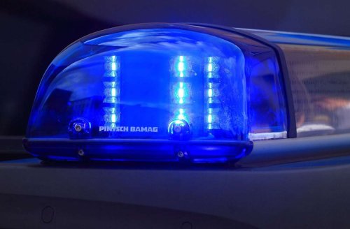 Stuttgarter Polizei sucht Zeugen: Duo stiehlt Handy, verlangt Geld und attackiert Opfer mit Pfefferspray