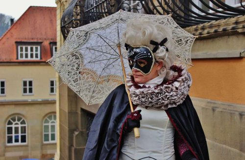 „Masquerade“ in Stuttgart: Auf Schloss Solitude trifft man sich zum Maskenball