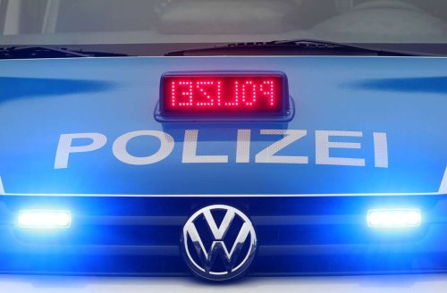 Stuttgart-Bad Cannstatt: Mann pinkelt in Einsatzauto – und zielt auf Polizisten