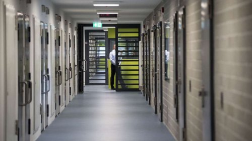Brand in Justizvollzugsanstalt Stuttgart: Häftling soll Kleidung und Bettwäsche angezündet haben
