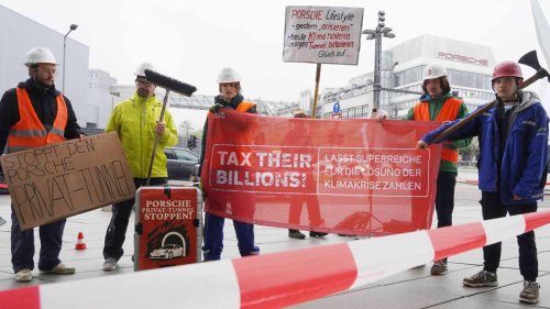 Kleiner Protest in Stuttgart: Aktivisten demonstrieren gegen Porsche-Tunnelbau in Salzburg