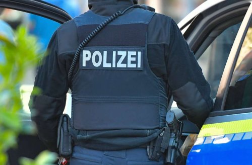 Unfall in Stuttgart: 85-jähriger Motorradfahrer stürzt – Verursacher flüchtet