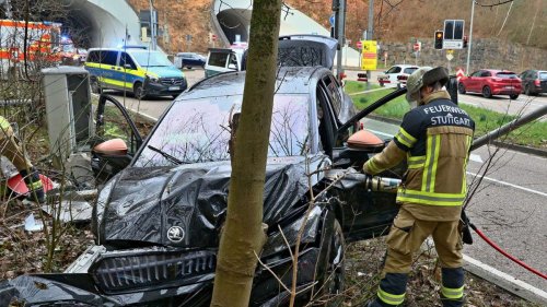 Stuttgart: Autofahrer kollidiert mit Schranke am Heslacher Tunnel