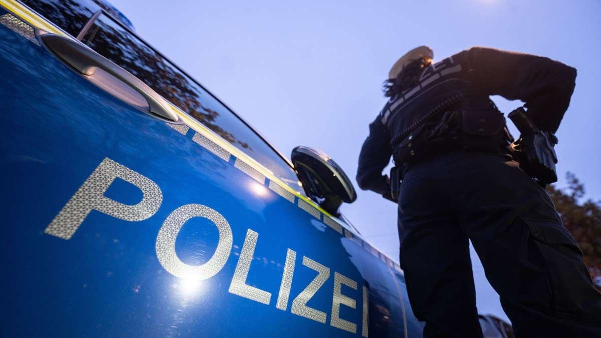 Zeugen in Stuttgart-Vaihingen gesucht: Audi-Fahrer kollidiert mit Renault und bespuckt und beleidigt Fahrer