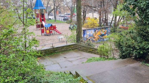 Überfall auf Spielplatz in Stuttgart: Prozess um schweren Raub: Angeklagter bestreitet Vorwürfe