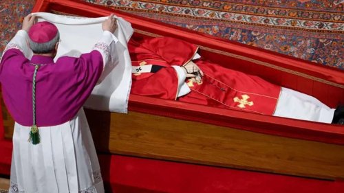 Newsblog zum Tod von Papst Franziskus: Sarg von Franziskus verschlossen