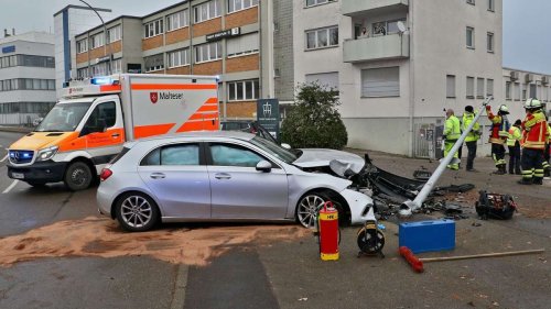 Unfall in Kornwestheim: Mit 2,6 Promille gegen Laterne geknallt