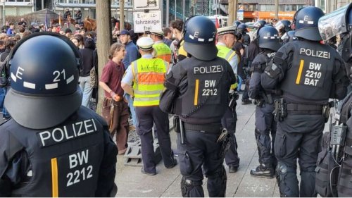 Nach Demos in Stuttgart: Polizei lobt sich versehentlich selbst – und entschuldigt sich dafür