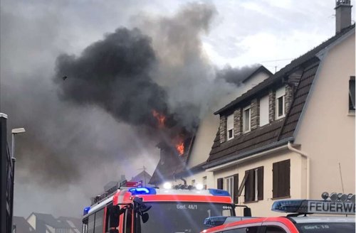 Großeinsatz in Gerlingen: Dachstuhlbrand hält Feuerwehr in Atem