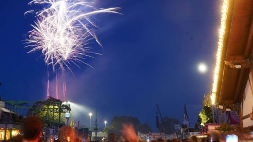Auf dem Cannstatter Wasen: 85. Frühlingsfest geht mit großem Feuerwerk zu Ende
