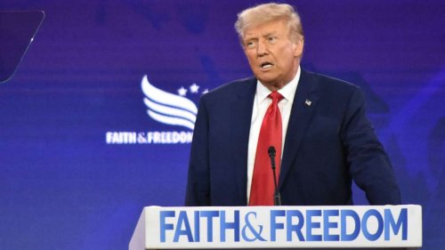 Ehemaliger US-Präsident: Trump verkauft eigene Bibel - „Amerika den Glauben zurückgeben“