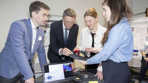 Wettlauf um Zukunftstechnologien: Land investiert kräftig in KI und Robotik