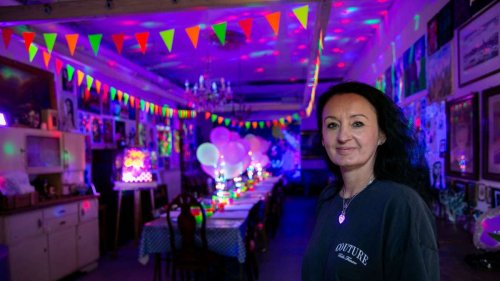 Neue Kurse in Esslingen: „Paint and Glow“: Malen im Dunklen liegt im Trend