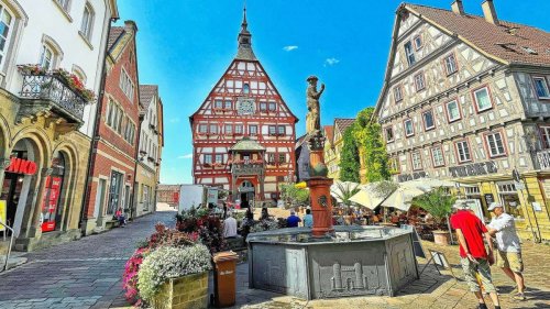 Marktwirtschaft erweitert: Besigheimer Marktplatz: vom Parkplatz zur Genuss-Oase
