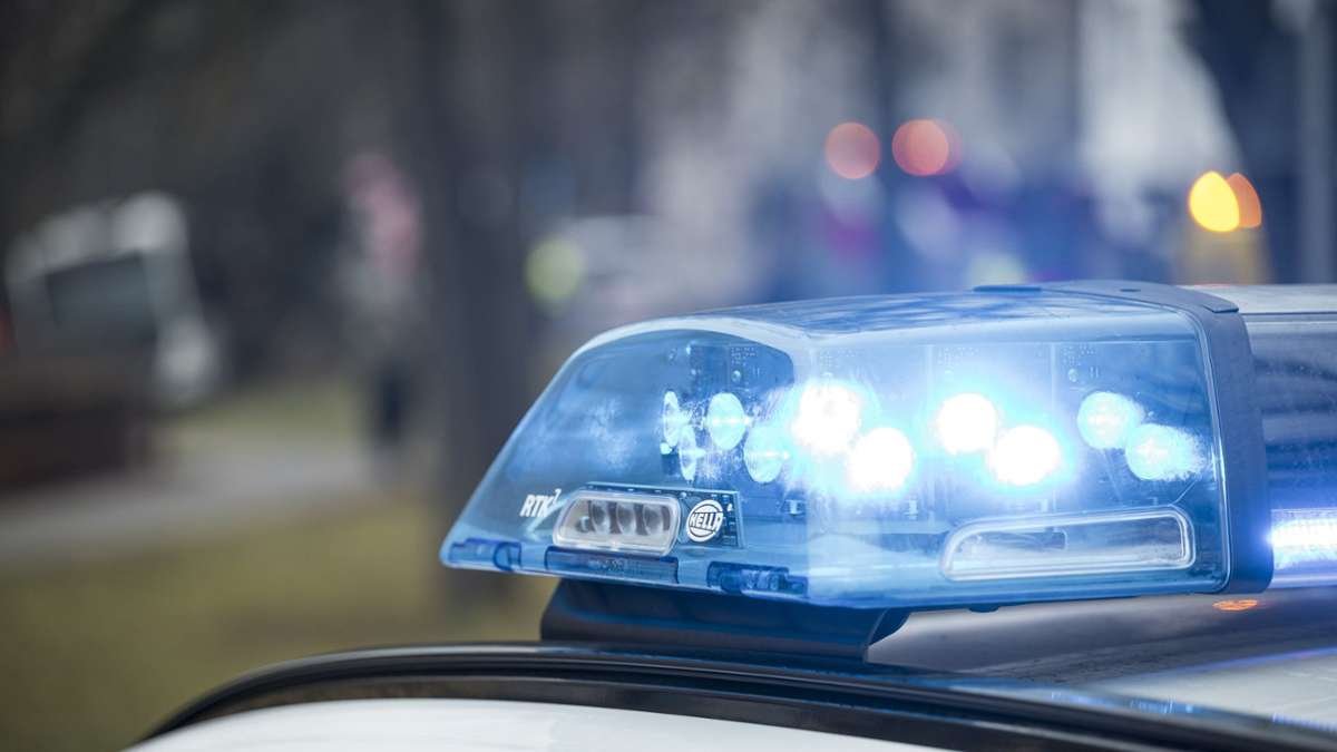 Magdeburg: Auto schon in Abschleppgeschirr: Mann fährt mit Wagen davon