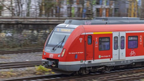 S-Bahnlinie S1 in Obertürkheim: Duo attackiert 33-Jährigen – couragierte Fahrgäste schreiten ein