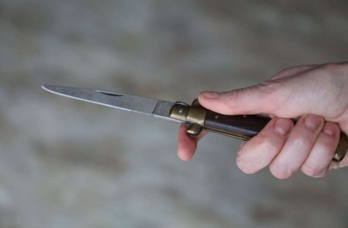 Am Bahnhof Zuffenhausen: 45-Jähriger durch mehrere Messerstiche schwer verletzt