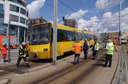 Unfall in Stuttgart: E-Scooter gerät unter Stadtbahn – Fahrerin leicht verletzt
