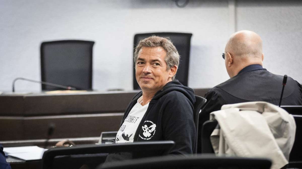 „Querdenken“-Verfahren in Stuttgart: Ballweg-Prozess: Staatsanwaltschaft gegen Einstellung