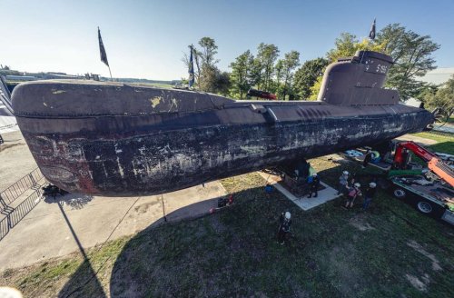 Die letzte Reise der U17 auf dem Rhein: Ein U-Boot auf Rollen - 350-Tonnen-Gefährt soll gekippt werden