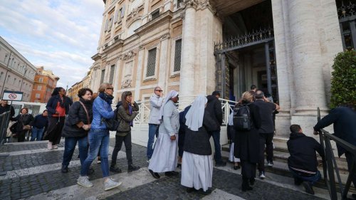 Abschied von Papst Franziskus: Papst-Grab für Publikum zugänglich - großer Andrang