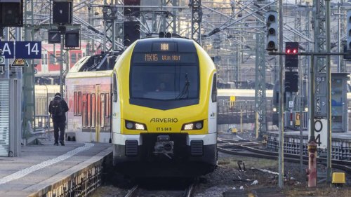 In Zug von Stuttgart in Richtung Ulm: 16-jähriger Wasenbesucher beleidigt Frau und schlägt deren Begleiter