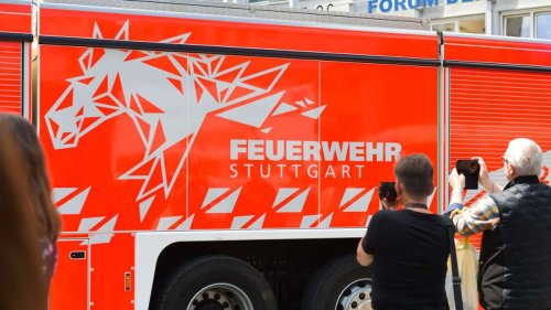 Aktion am Stuttgarter Marktplatz: Neues Feuerwehr-Rössle spektakulär präsentiert