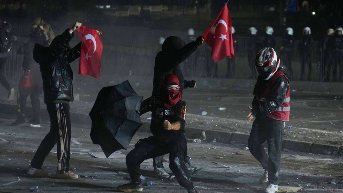 Nach Festnahme des Istanbuler Bürgermeisters: Proteste in der Türkei halten an – Opposition ruft zu Großkundgebung auf